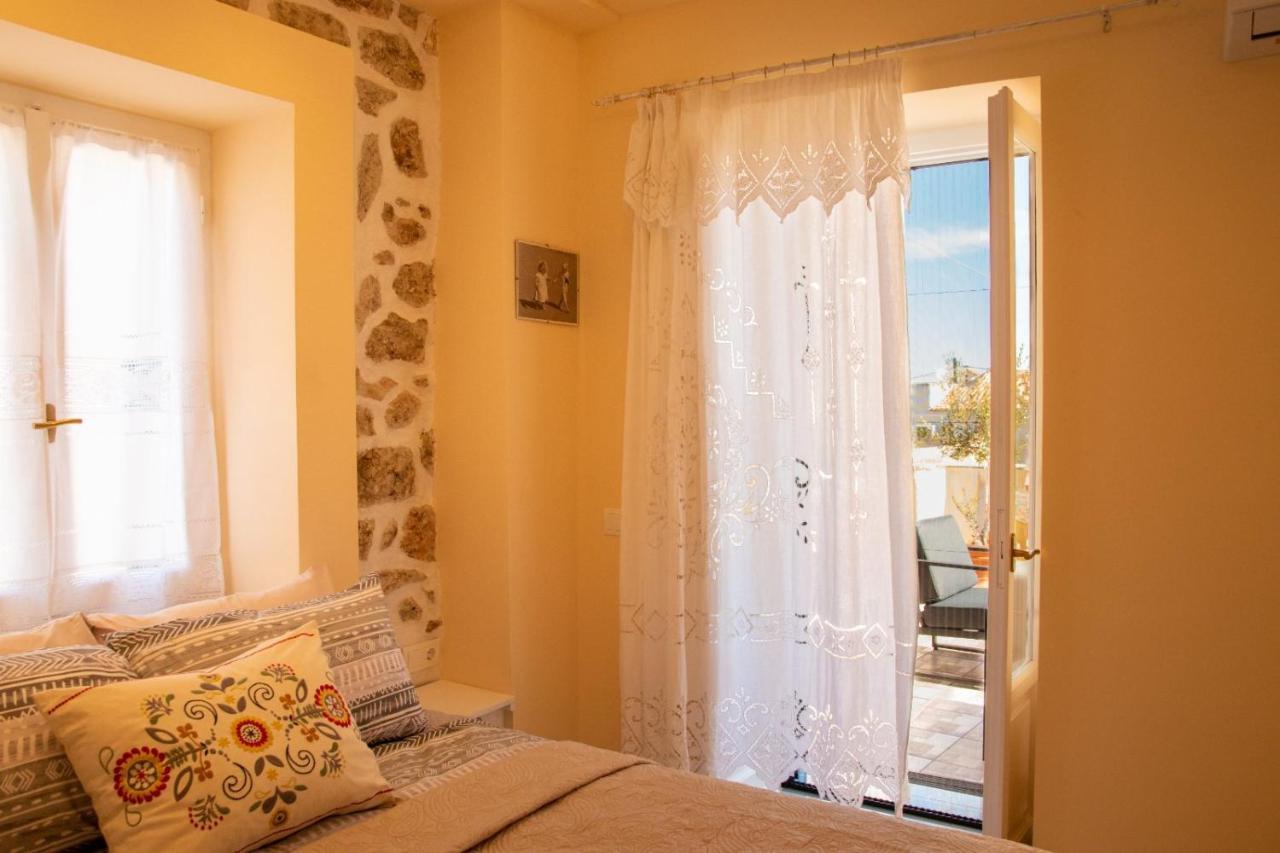 La Belle Helene Guest House Spetses Town Exterior photo